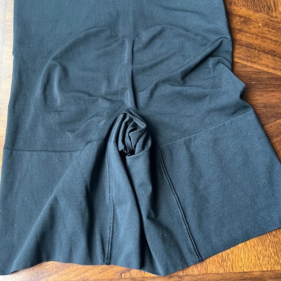SPANX ONCORE HIGH WAIST MID-THIGH SHORT - Picture 8 of 14
